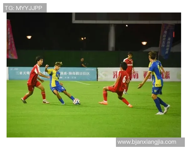 足球明星高清图像展现球场魅力与风采尽显运动员的激情与荣耀